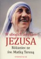 okładka książki - W ubogich dotykam Jezusa. Różaniec