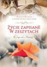 okładka książki - Życie zapisane w zeszytach. Saga