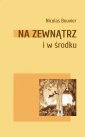 okładka książki - Na zewnątrz i w środku