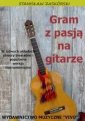 okładka książki - Gram z pasją na gitarze. W łatwych