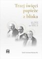 okładka książki - Trzej święci papieże z bliska