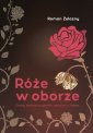 okładka książki - Róże w oborze. Gazety lokalnej